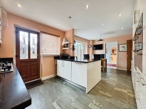 Kitchen- click for photo gallery